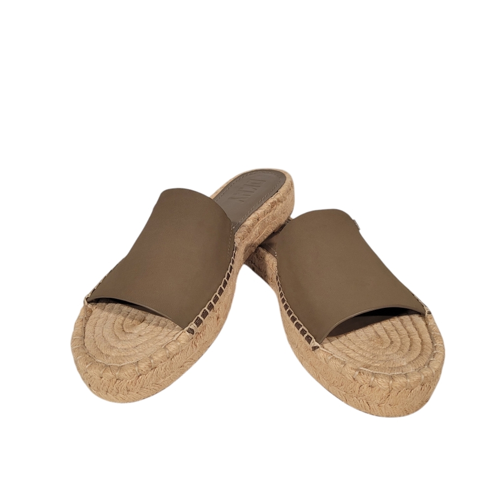 DKNY Women's Camillo Slip-On Sandal Birch - Size 11M